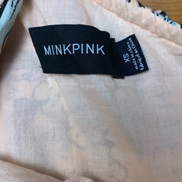 MinkPink Off the Shoulder Fully Lined Dress, beautiful spring & summer colours - Picture 4 of 9